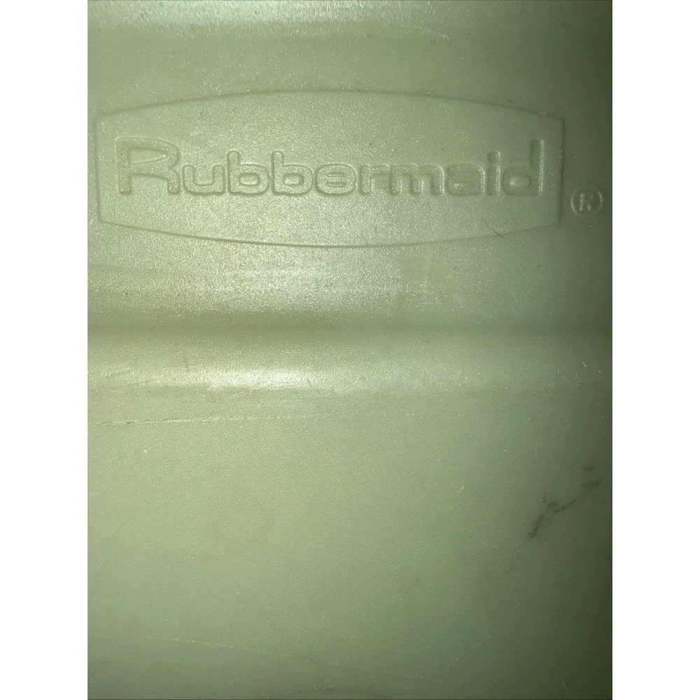 2 Vintage Rubbermaid Square/Rectangle Laundry Baskets 2972 Green & 2965 Mustard